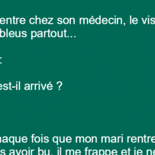 Une femme entre chez son médecin le visage tout enflé