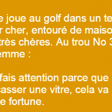 Un couple joue au golf