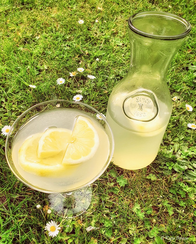 Citron lemonad som solsken i ett glas
