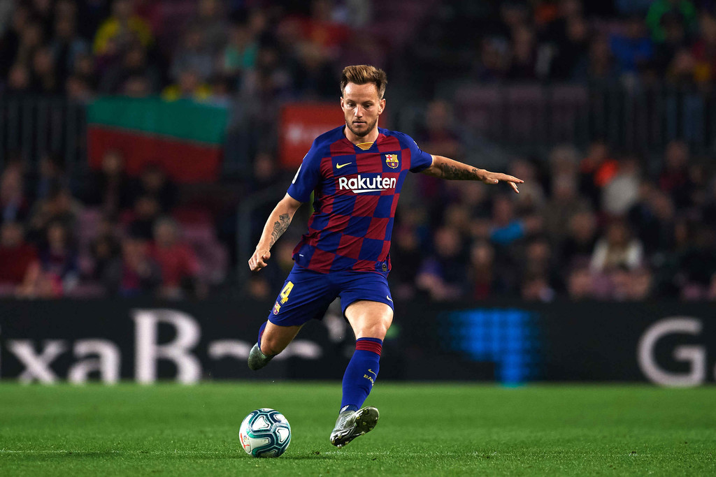 Ivan Rakitic in Champions League action, at the Camp Nou, against Slavia Praha. / GETTY IMAGES EUROPE