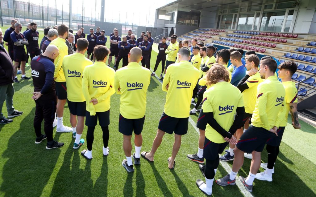 Primer equipo del FC Barcelona durante el entrenamiento en la Ciudad Deportiva Joan Gamper. // FCBarcelona Official Twitter.