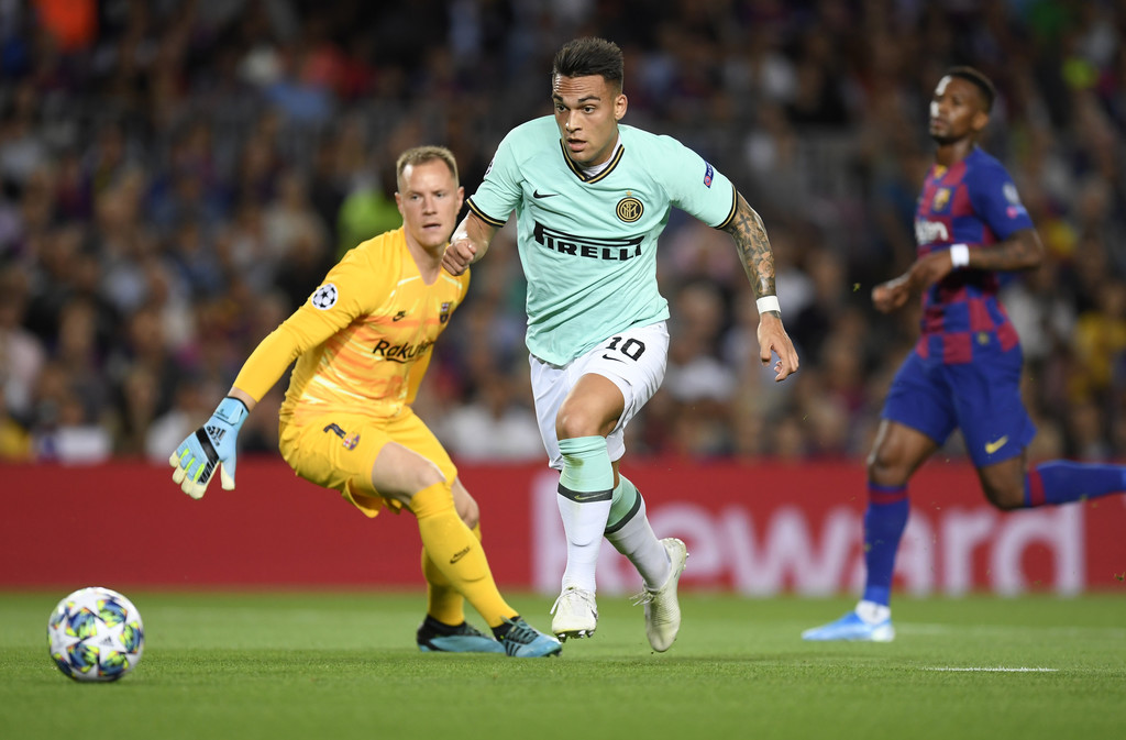 Lautaro Martínez, against FC Barcelona, in the UEFA Champions League / ALEX CAPARROS/GETTY IMAGES EUROPE