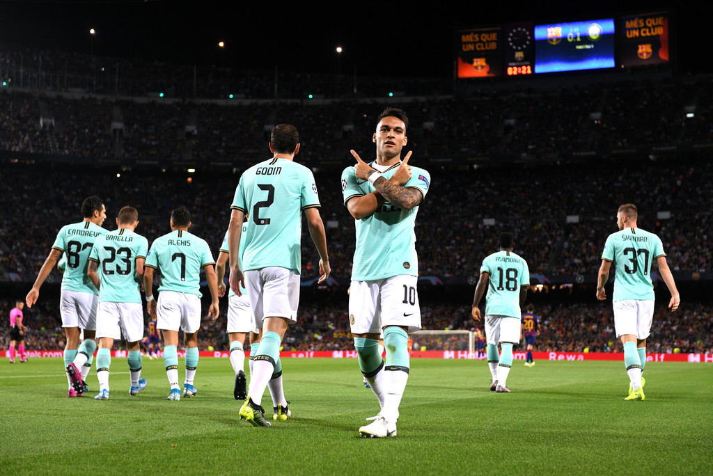 Lautaro Martínez celebrating his opening goal against Barcelona at the Camp Nou / GETTY IMAGES EUROPE