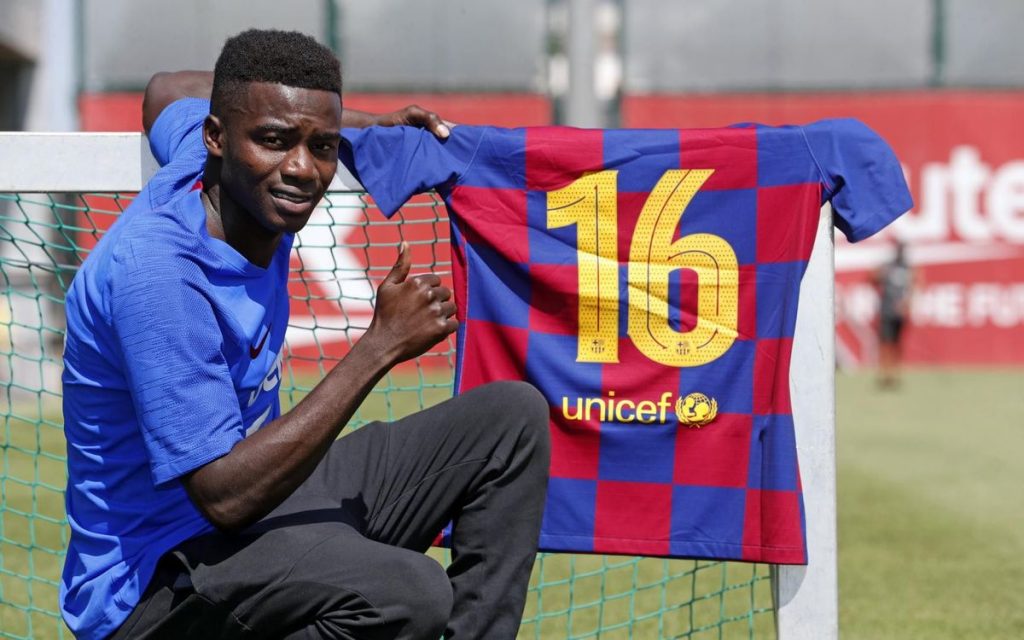 Moussa Wagué, who was promoted to Barcelona's first team, could move on from Catalonia once again / FC BARCELONA