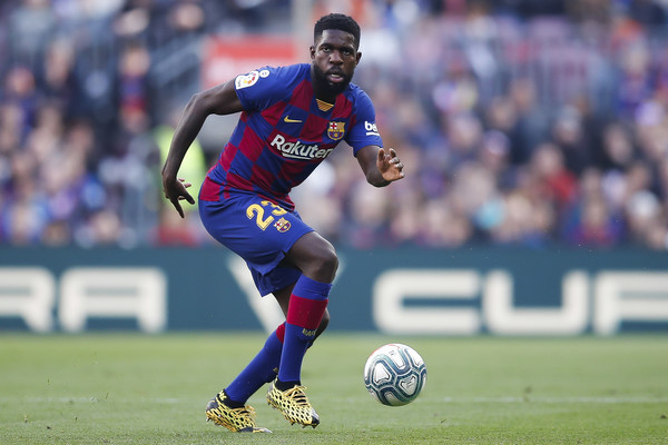 Samuel Umtiti controls the ball during the match between FC Barcelona and Getafe CF at Camp Nou on February 15, 2020, in Barcelona, Spain / GETTY IMAGES EUROPE)