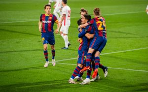 El equipo festejando el segundo gol del partido, primero de Konrad. / FCBARCELONA