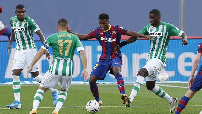 Ansu Fati in action against Betis in November 2020 / Reuters