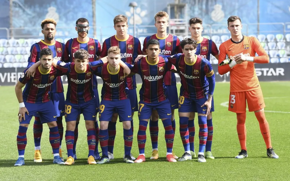 Barca B team photo before the match against Espanyol B/ (Source : FC Barcelona)