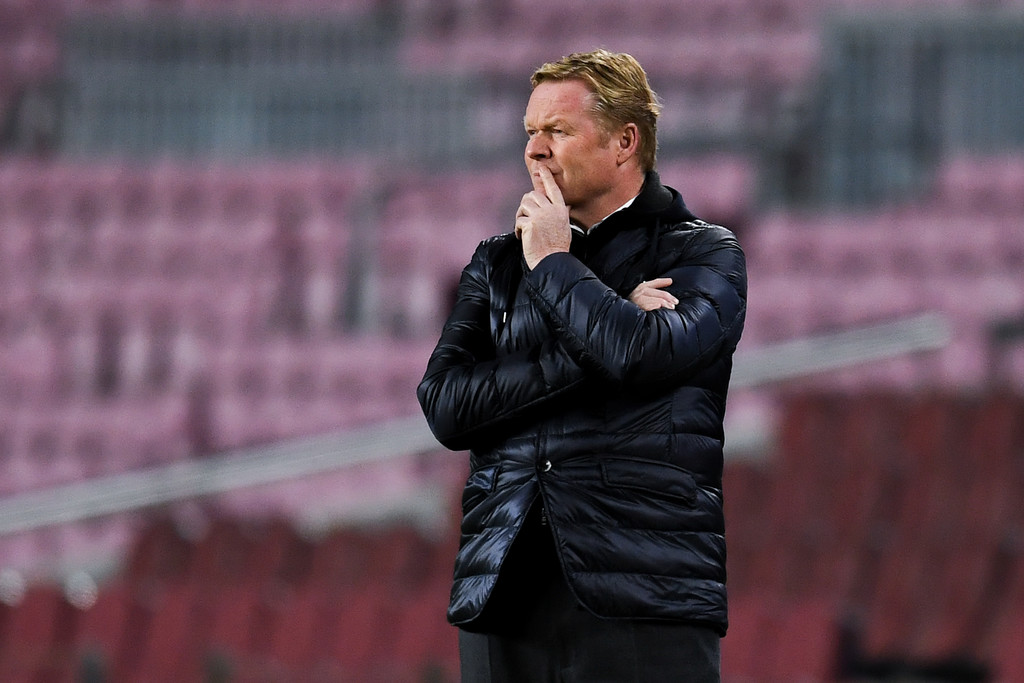 Ronald Koeman on the sideline during FC Barcelona vs. Juventus at Camp Nou in the UEFA Champions League / DAVID RAMOS/GETTY IMAGES EUROPE