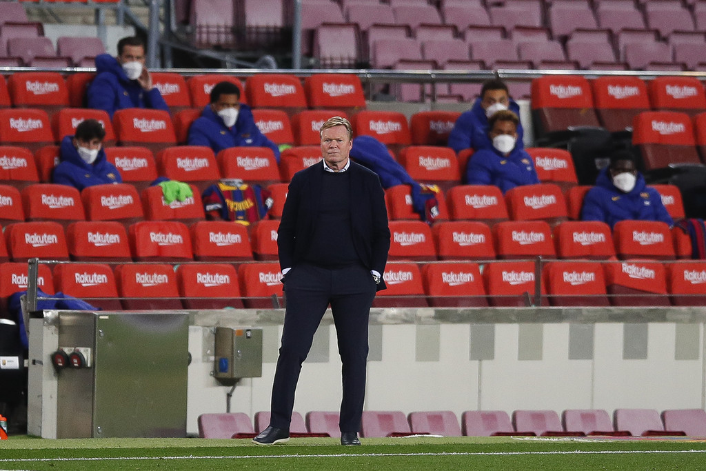 Ronald Koeman on the sidelines at Camp Nou / Eric Alonso / Getty Images Europe