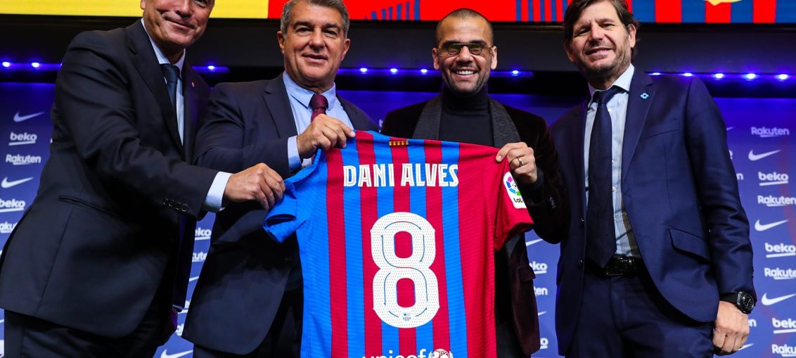 Yuste, Laporta, Dani Alves himself and Alemany during Alves' official presentation at the Camp Nou / FC BARCELONA