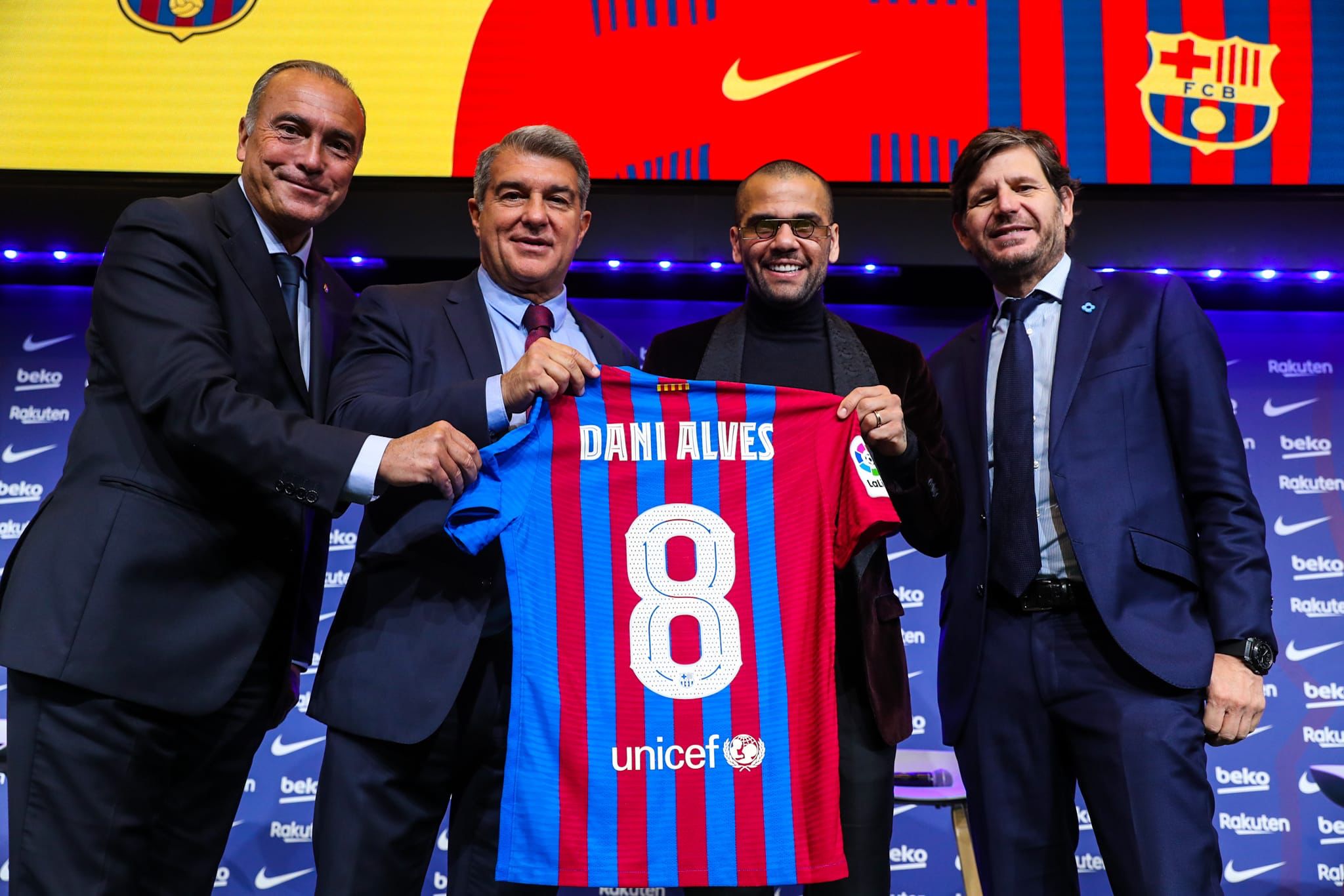 Yuste, Laporta, Dani Alves himself and Alemany during Alves' official presentation at the Camp Nou / FC BARCELONA