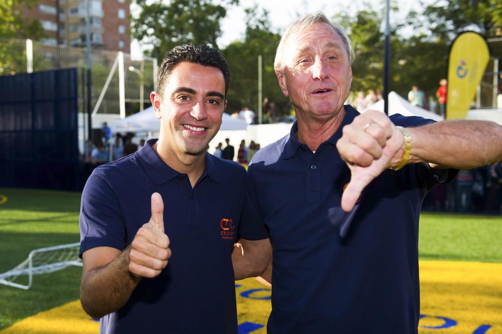 Xavi Hernández and Johan Cruyff during an event by the Cruyff Foundation / UEFA