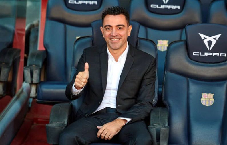 Xavi on the bench during his official presentation / IMAGO / ZUMA WIRE