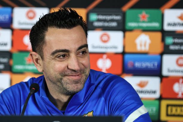 Xavi Hernández at a press conference ahead of Barcelona's second leg fixture against Galatasaray / ONUR COBAN/ANADOLU AGENCY VIA GETTY IMAGES