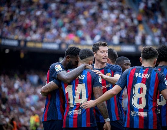 The team celebrating Depay's goal / FC Barcelona