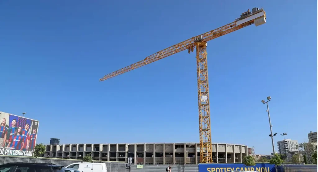 Camp Nou under construction / Relevo