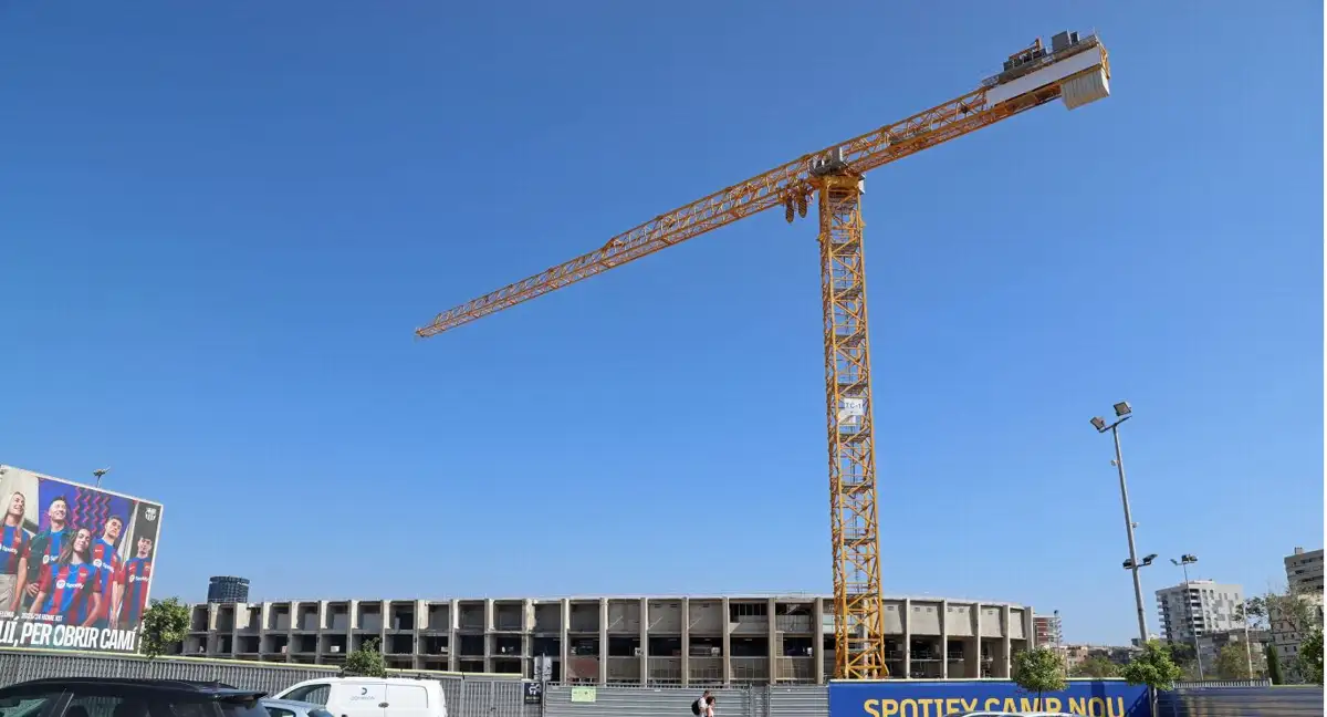 Camp Nou under construction / Relevo