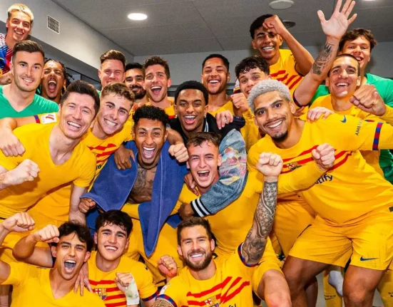 Team celebrating their win against Atletico Madrid yesterday / Getty Images