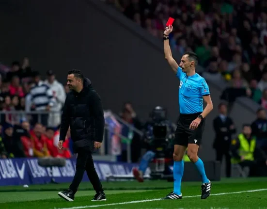 Xavi receiving red card / Getty Images