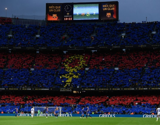 Women's tifo at the world record clásico / FC BARCELONA