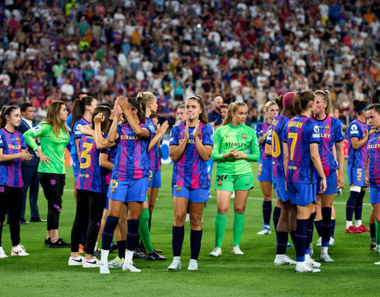 Barça Femení applaud the crowd after losing in the 2022 Women's Champions League final