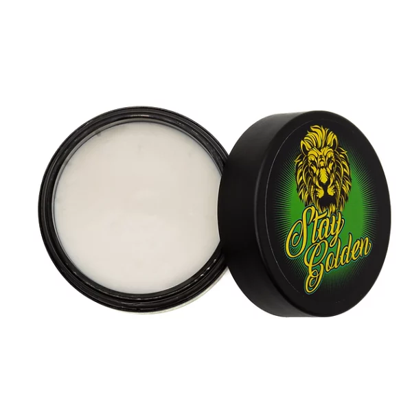 Een bovenaanzicht van een potje Stay Golden Matte Pomade. De deksel ligt tegen het potje aan.