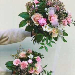 Mor- och barnbukett i rosa toner. Blommogram Lerum.