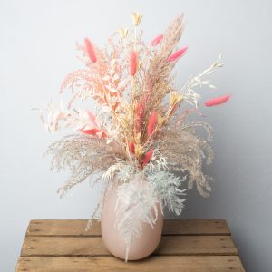 lyserød evighedsbuket i vase