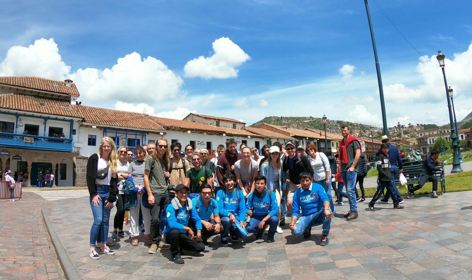 walking tour cusco with the blue team
