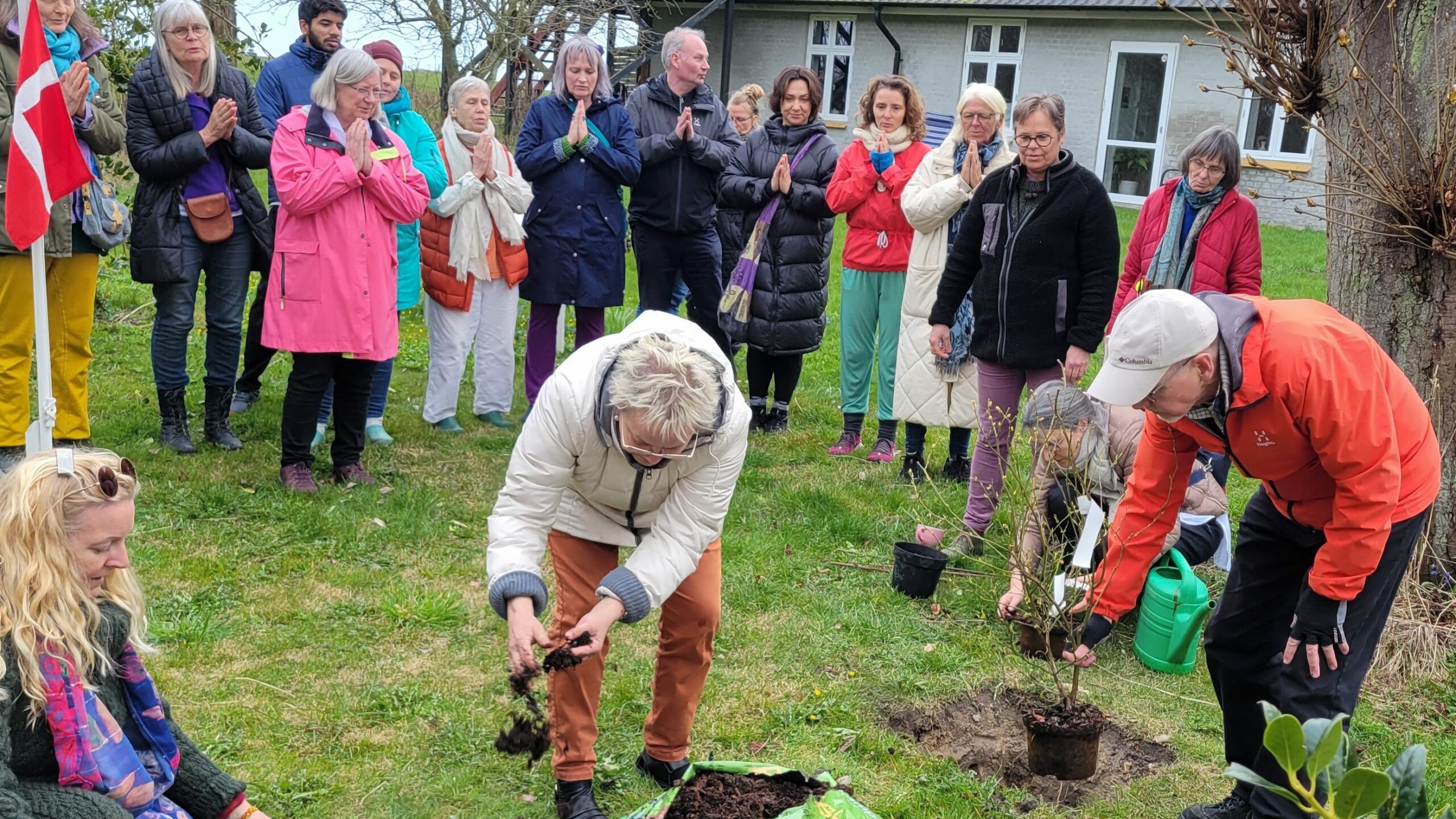 Træplantnings-retreat – en fødselsdagsgave til Amma