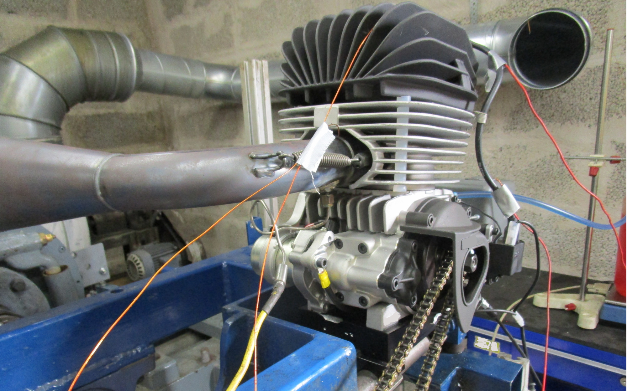 Engine in action, test rig