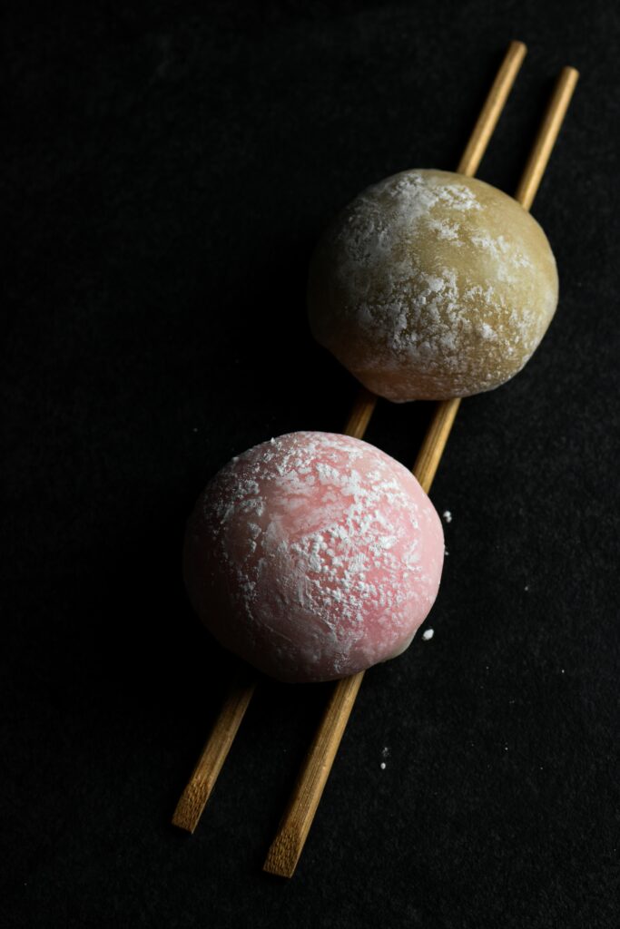 Dango - Japansk dango
Photo by <a href="https://unsplash.com/@blackieshoot?utm_source=unsplash&utm_medium=referral&utm_content=creditCopyText">blackieshoot</a> on <a href="https://unsplash.com/s/photos/mochi?utm_source=unsplash&utm_medium=referral&utm_content=creditCopyText">Unsplash</a>
  