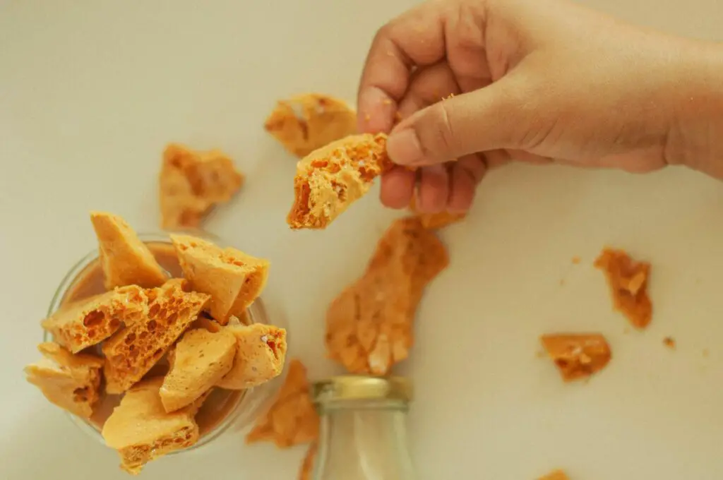 Dalgona Candy Recept - Bild av Kim Escalone från Unsplash - Asiatisk mat