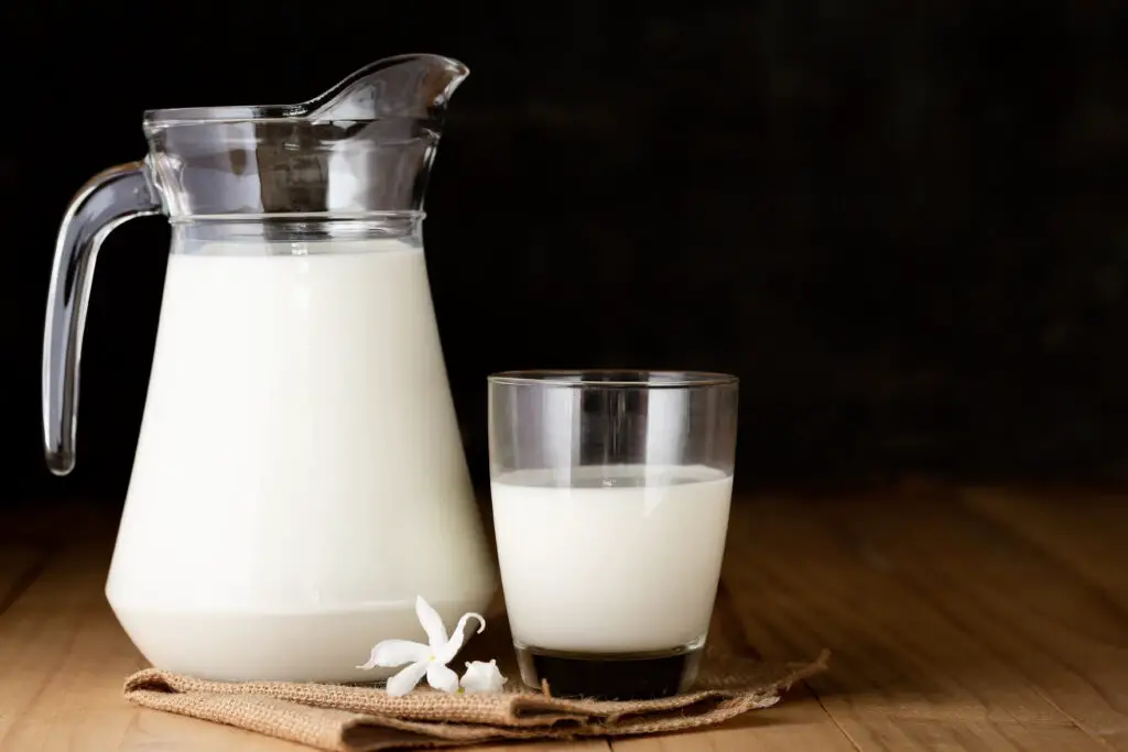 Ayran / Turkisk yoghurtdryck recept - Bild: Jcomp från Freepik
