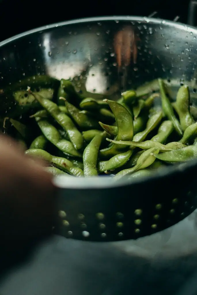 Heta vitlöks edamame recept - Bild av cottonbro