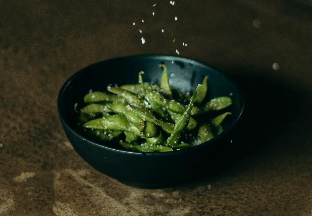 Heta vitlöks edamame recept - Bild av cottonbro