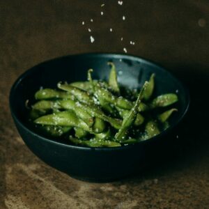 Heta vitlöks edamame recept - Bild av cottonbro