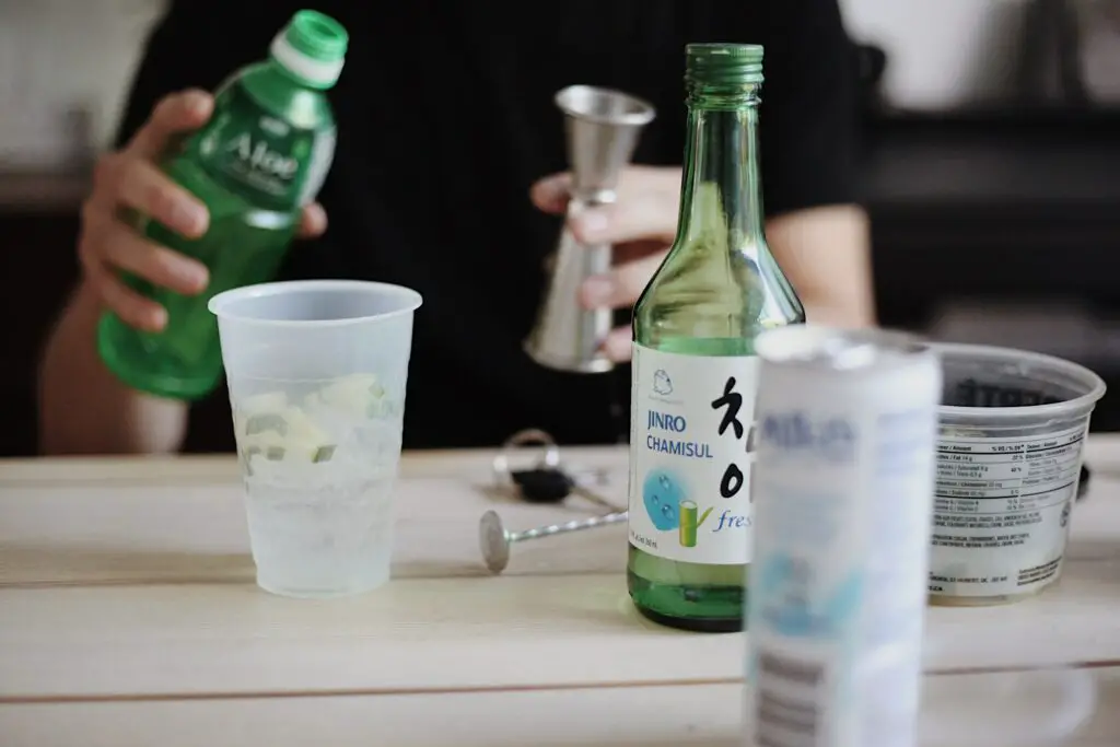 Förbereder en soju bomb