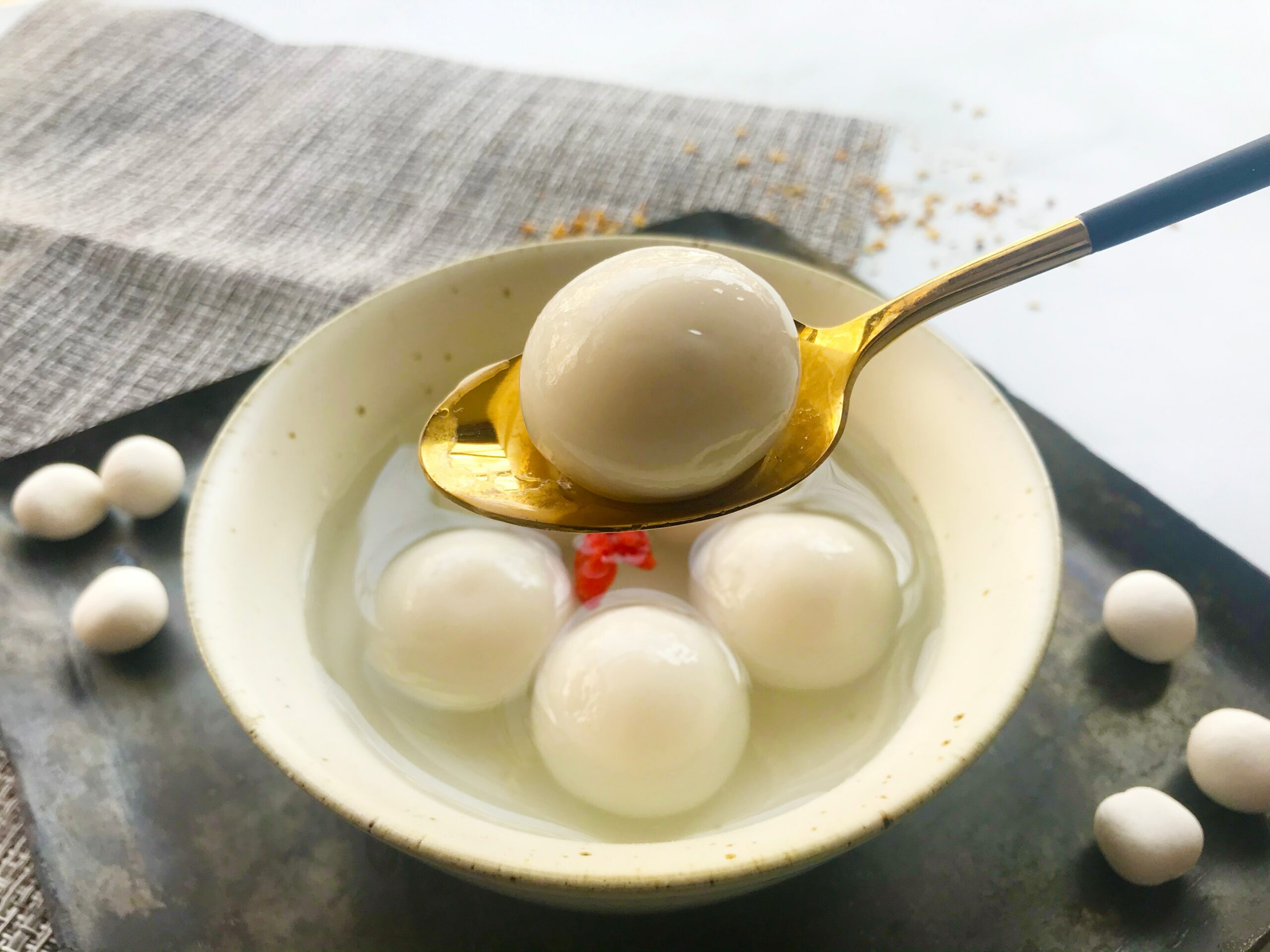 Tang Yuan Med Svart Sesamfyllning Recept