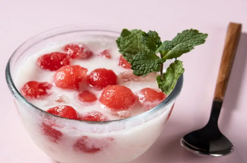 Hwachae med Jordgubbsmjölk: Snabb Koreansk Frukt-Dessert (Enkel version)