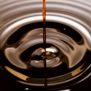 Bild på Worcestershiresås, mörk och aromatisk, med en komplex smakprofil av umami och syrlighet, perfekt för att förstärka smaker i asiatiska och västerländska rätter. Bild på Worcestershiresås, mörk och aromatisk, med en komplex smakprofil av umami och syrlighet, perfekt för att förstärka smaker i asiatiska och västerländska rätter.