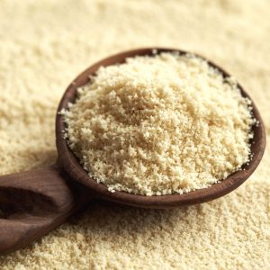 Mandelmjöl, finmalet och ljusgult, med en mild nötig smak, perfekt för glutenfria bakverk.