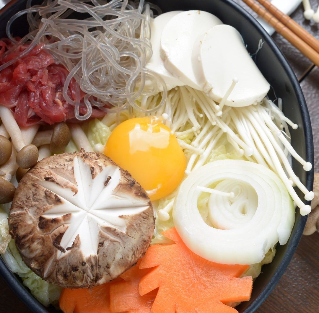 Sukiyaki (Japansk nötkött och grönsaksgryta)