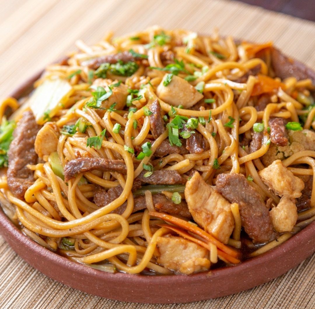 Yakisoba (Japansk stekta nudlar med grönsaker)