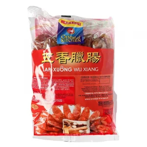 Ett paket av lap cheong, kinesisk korv gjord av fläsk, med femkryddad smak perfekt till matlagning.