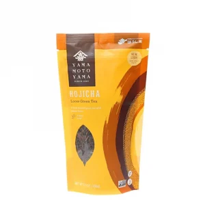 En påse av Hojicha, japanskt rostat grönt te med nötiga toner, mörkt te som dricks till vardags. 