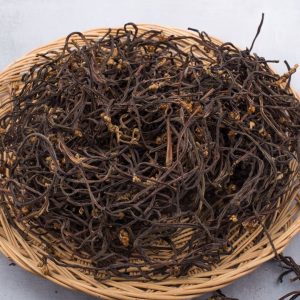 En hög av torkad Gosari, koreansk ormbunksrot, används i bibimbap och andra rätter för sin unika textur och smak