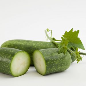 En stor och avlång vintermelon med ljusgrönt skal och en pudrig yta, ofta använd i soppor och asiatiska rätter.