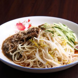 Sichuan Liang mian, Sichuan Cold Noodles, en uppfriskande och kryddig nudelrätt med chiliolja, vitlök och syrliga smaker